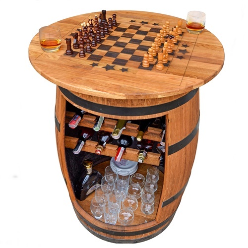 Holztisch Flaschenregal mit Gravur aus Eichen Weinfass